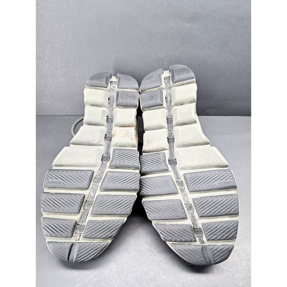 Athletic_Shoes